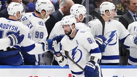 Point scores 2, Lightning rout Maple Leafs in series opener